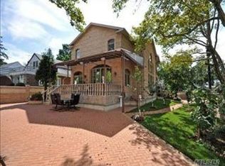 18816 Aberdeen Rd, Hollis, NY 11423