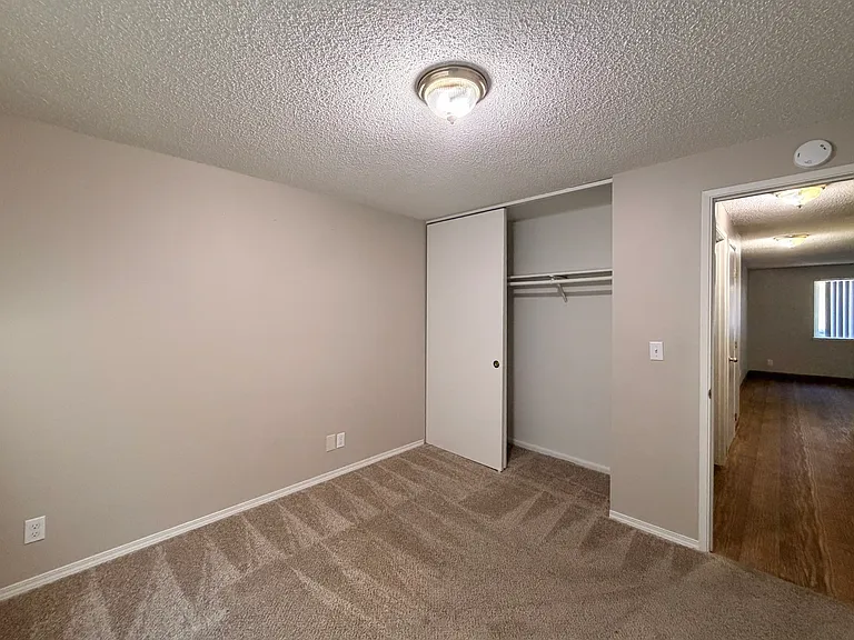 5204 Windsor Island Rd N #B — Photo 18