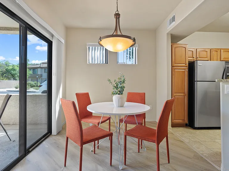 2550 E River Rd — Photo 5