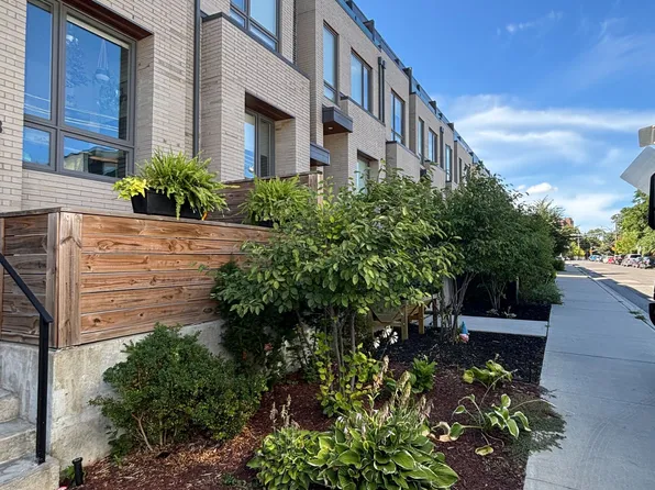 48 Perth Ave, Toronto, ON M6R 2C2
