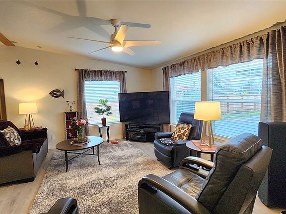 5th image of 1019 NE Knowles Drive