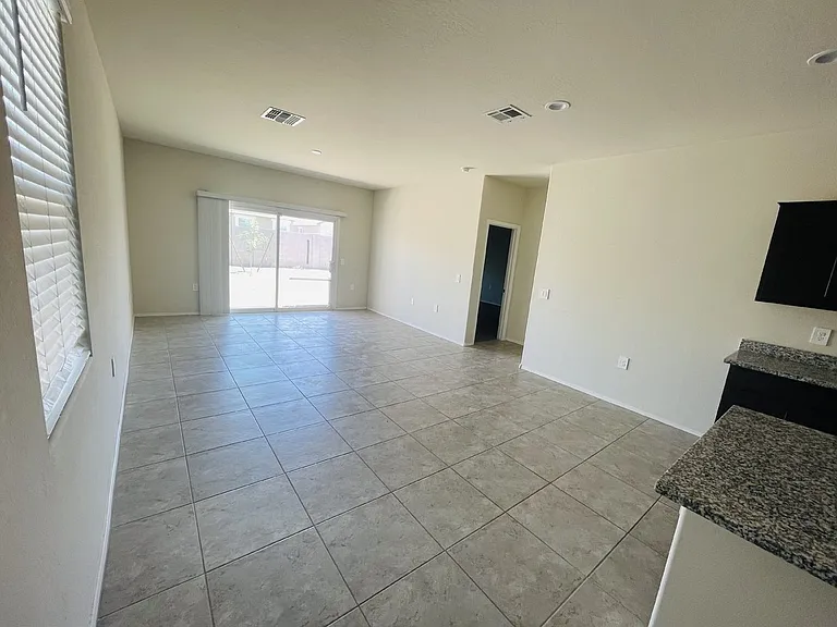 35433 W San Alvarez Ave — Photo 5