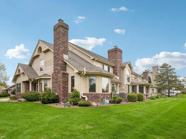 7402 W Twin Oaks COURT, Franklin, WI 53132
