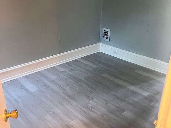 4th image of 224 N Peach St
