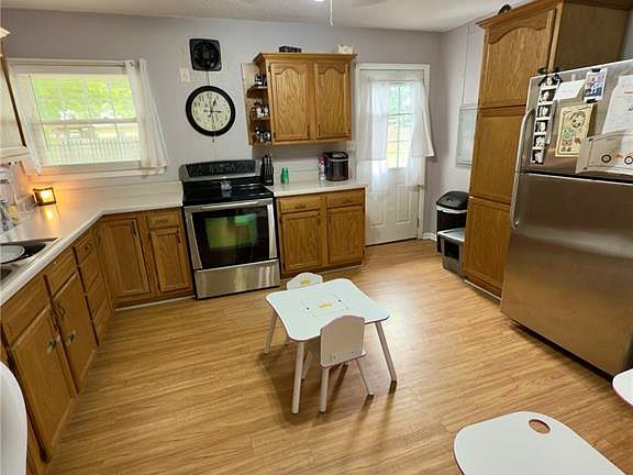 4th image of 2812 Willow Ave