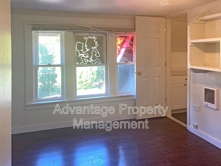 240 NW 9th St #4 — Photo 8