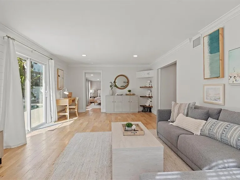 326 S Lime Ave — Photo 9