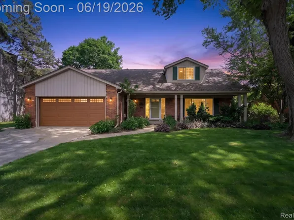 19780 Edshire Ln, Grosse Pointe Woods, MI 48236