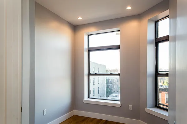 Rented by Nooklyn NYC LLC | media 43