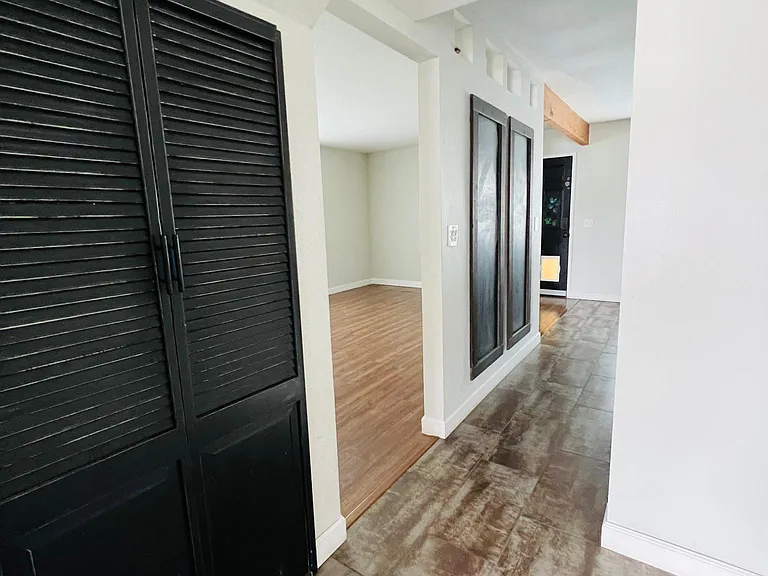 2425 La Brea Ct #2425 — Photo 8