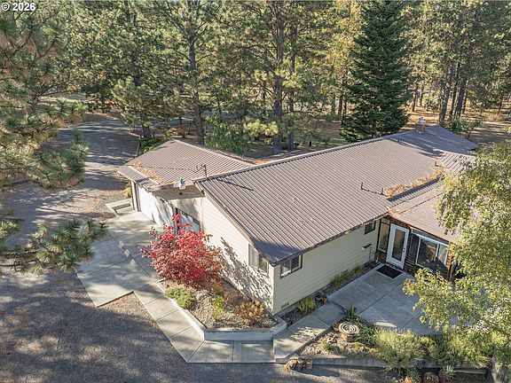 3rd image of 65721 Hunter Rd