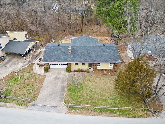 2nd image of 19 Elizabeth Dr
