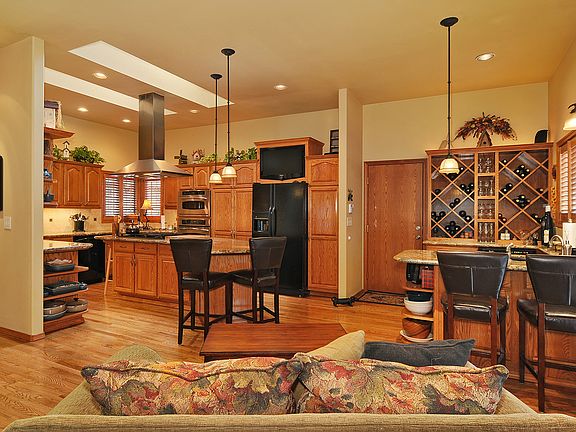 Kitchen with wet bar