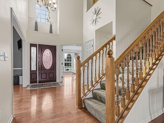 3rd image of 7707 Glenmore Dr