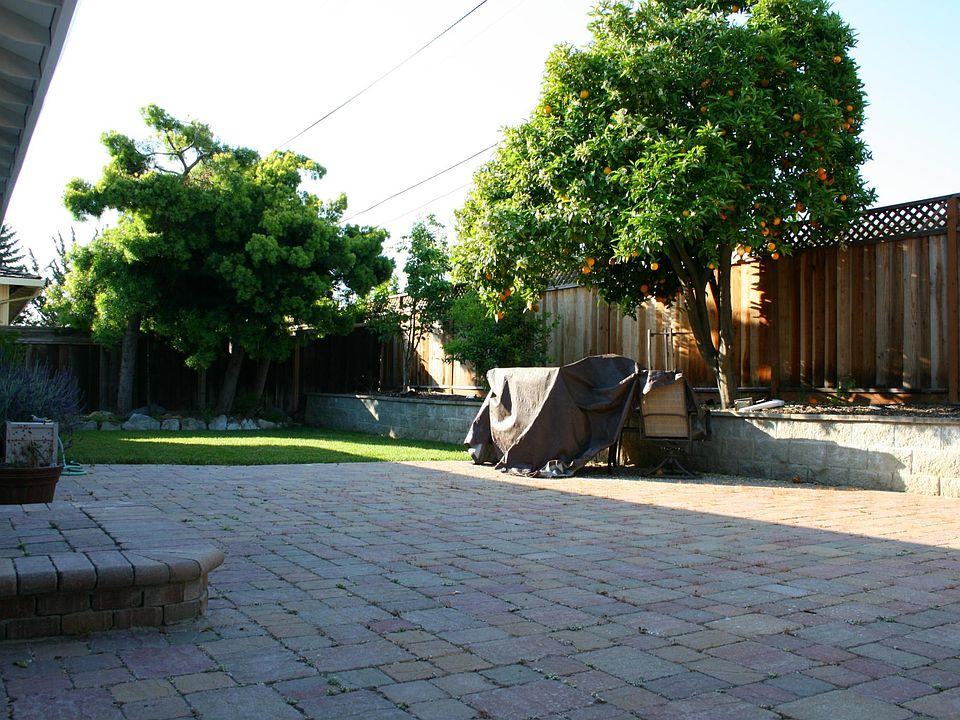 2nd image of 1109 Littleoak Cir