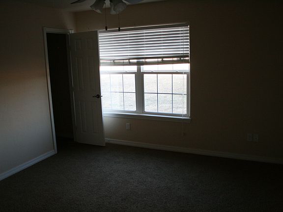 2nd image of 202 E Lakeview Dr