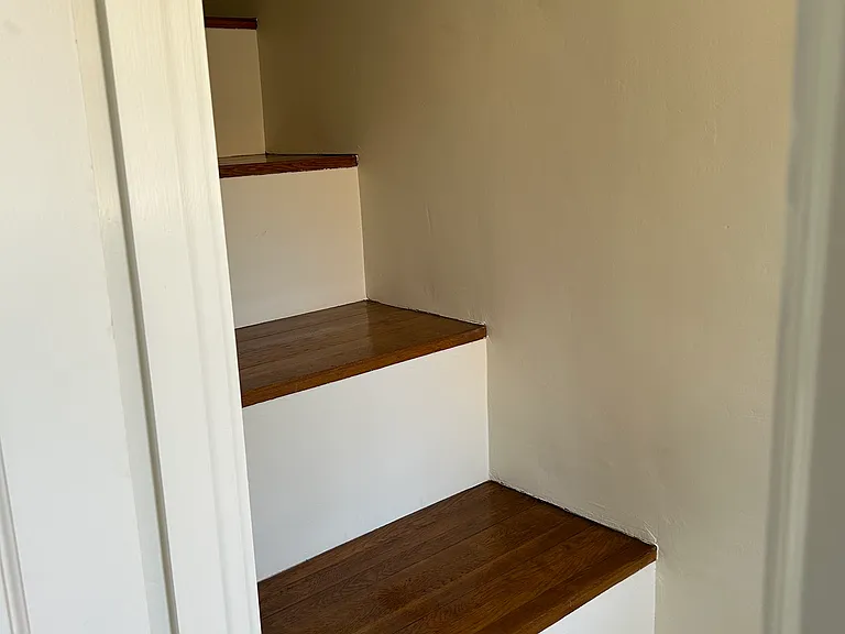 285 Wayne Ave — Photo 3