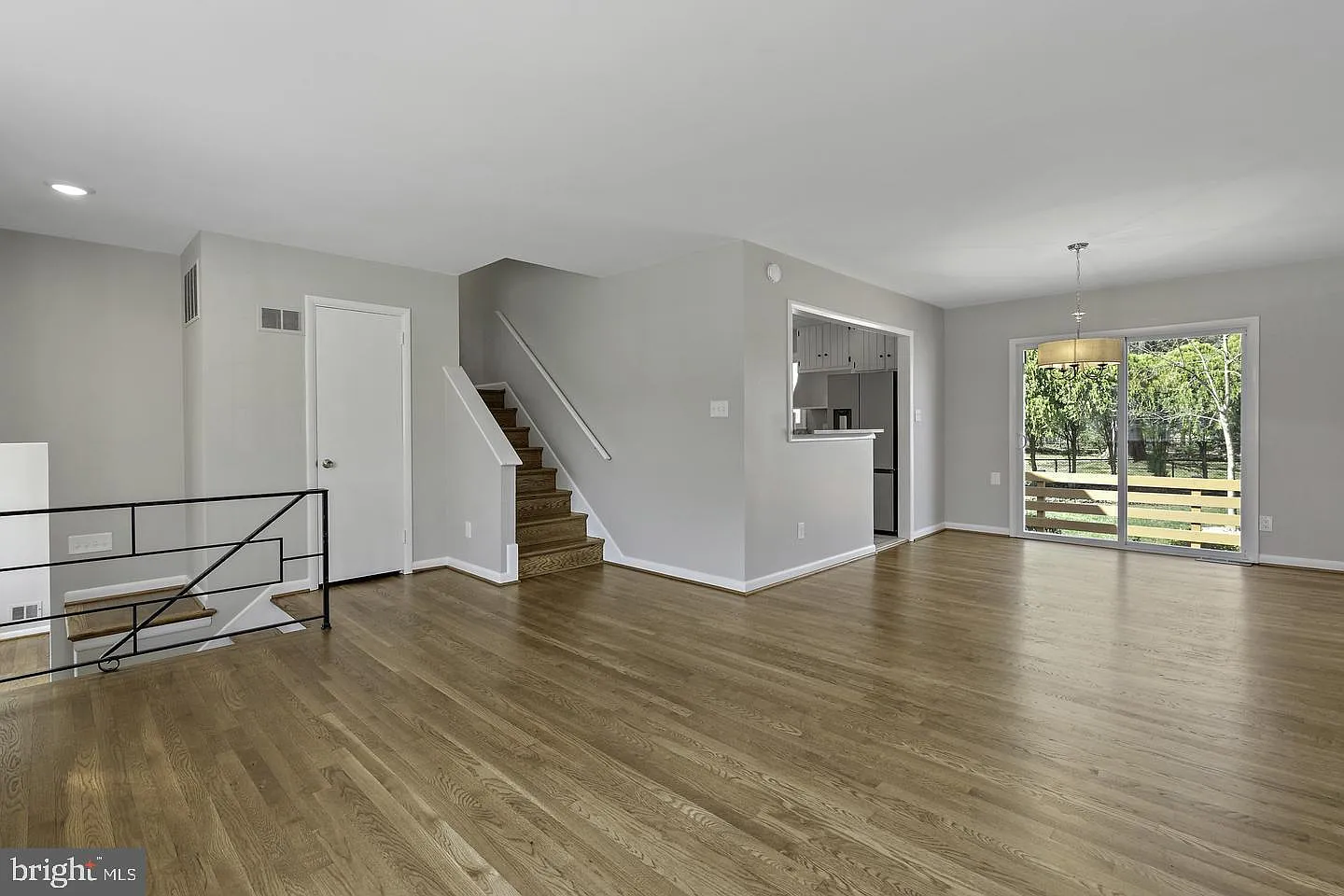4 bed, 2.0 bath, 1689 sqft, $3,950 — Photo 4