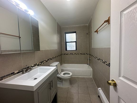 5th image of 161 S 10th St #1RS