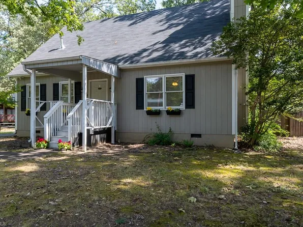 1349 Brookwood Dr, Winston Salem, NC 27106