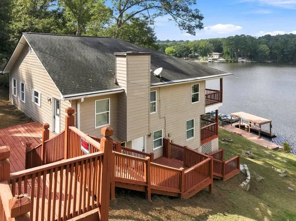 8486 Lake Dr, Snellville, GA 30039