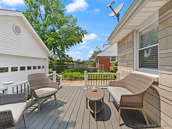 3rd image of 723 Martha Avenue