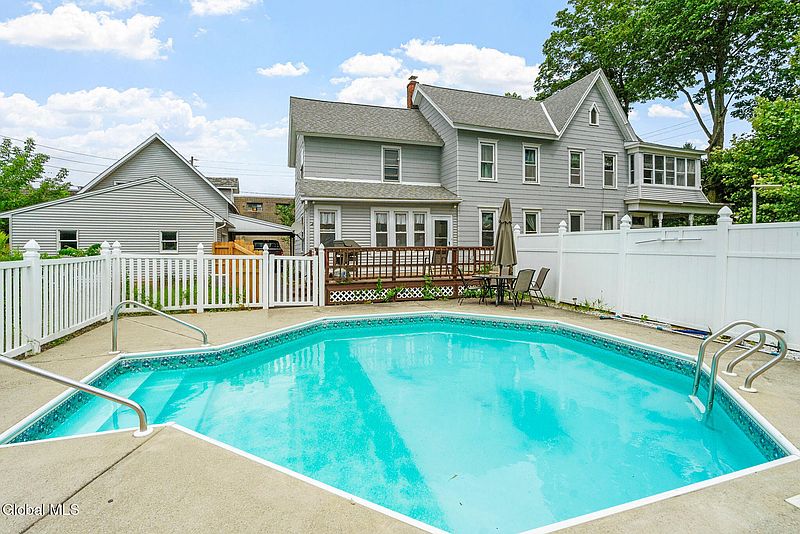 5th image of 334 Forest Avenue
