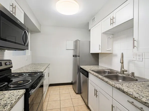 The Stones, 4339 Roanoke Pkwy APT 104, Kansas City, MO 64111