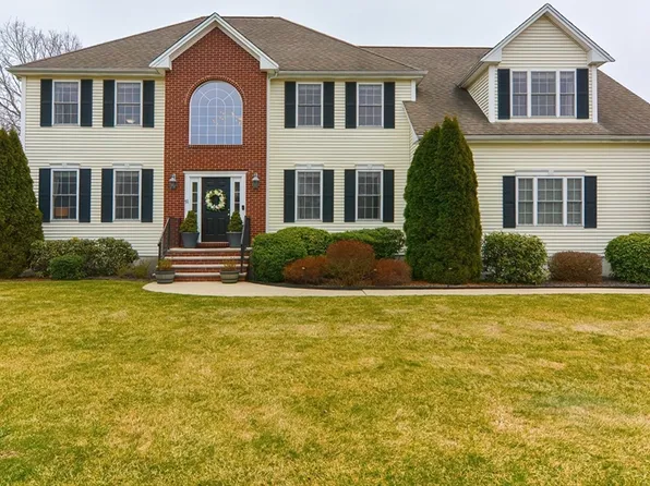 51 Oriole Dr, North Attleboro, MA 02760