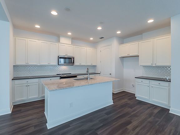 4th image of 2910 Rapollo Ln