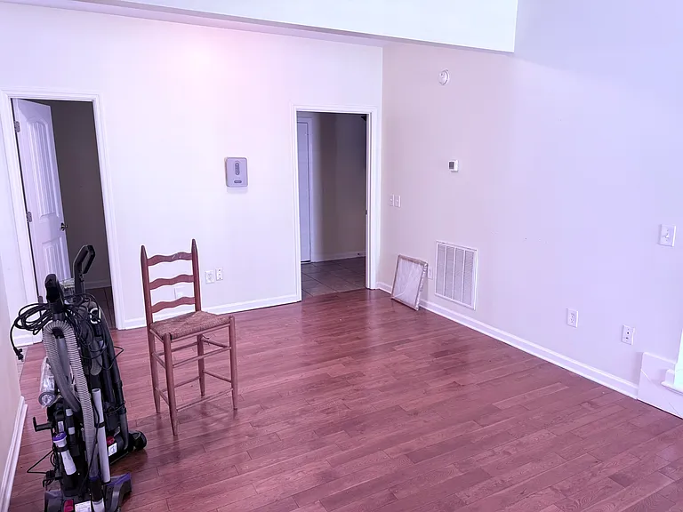 104 Saint Charles Pl — Photo 3