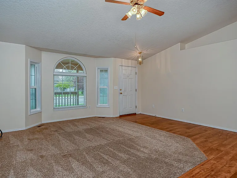 7264 N Parkcrest Ave — Photo 5