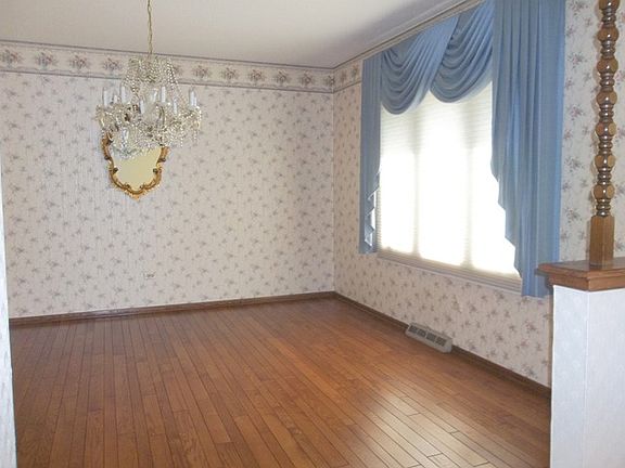 3rd image of 15612 Catalina Ct