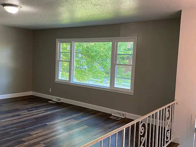 883 Roanoke Dr — Photo 31