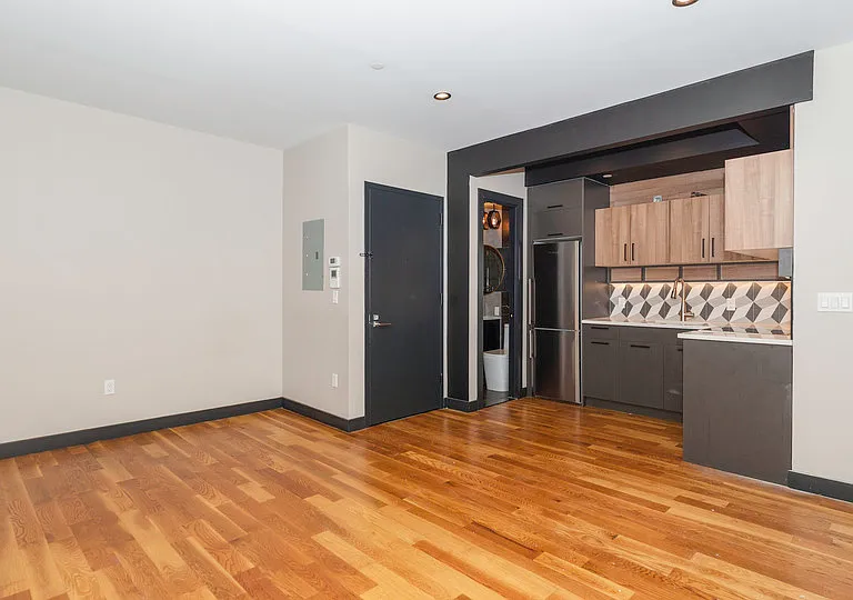 2823 Snyder Ave #4B — Photo 2