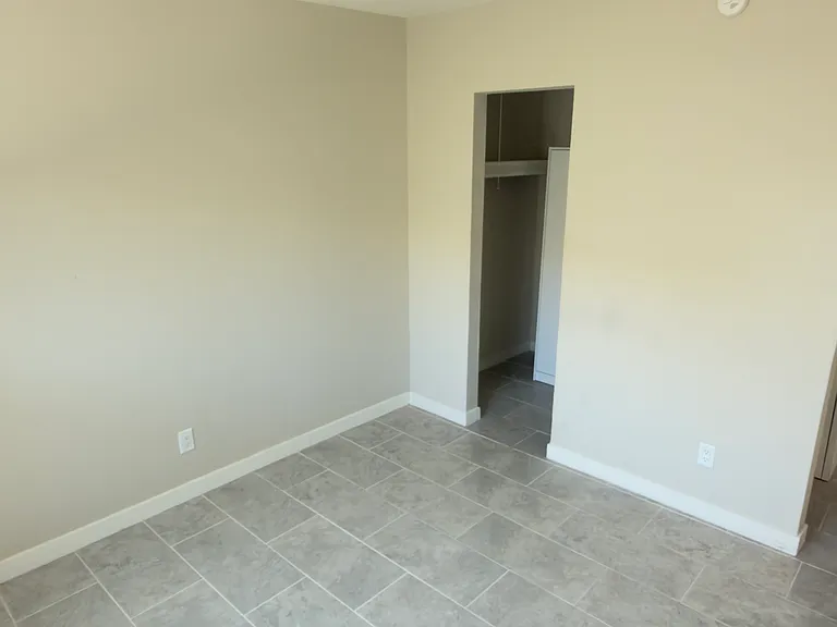 502 E Glenn St #11 — Photo 6