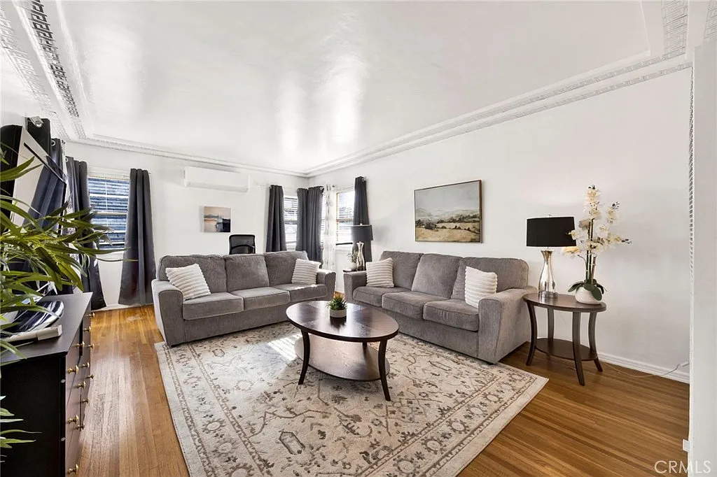 2 bed, 1050 sqft, $2,895 — Photo 3