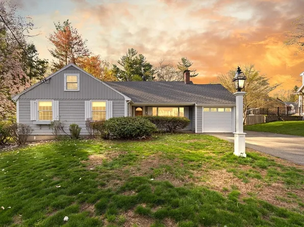 4 Strout Ave, Lynnfield, MA 01940