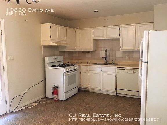 3rd image of 10820 Ewing Ave