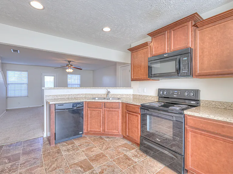 4325 Aurora Cir — Photo 11