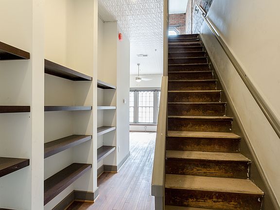 4th image of 300 E Broad St #206
