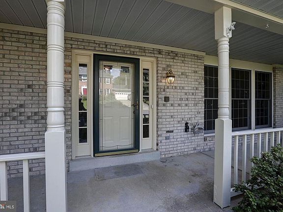 3rd image of 15703 Cranberry Ct