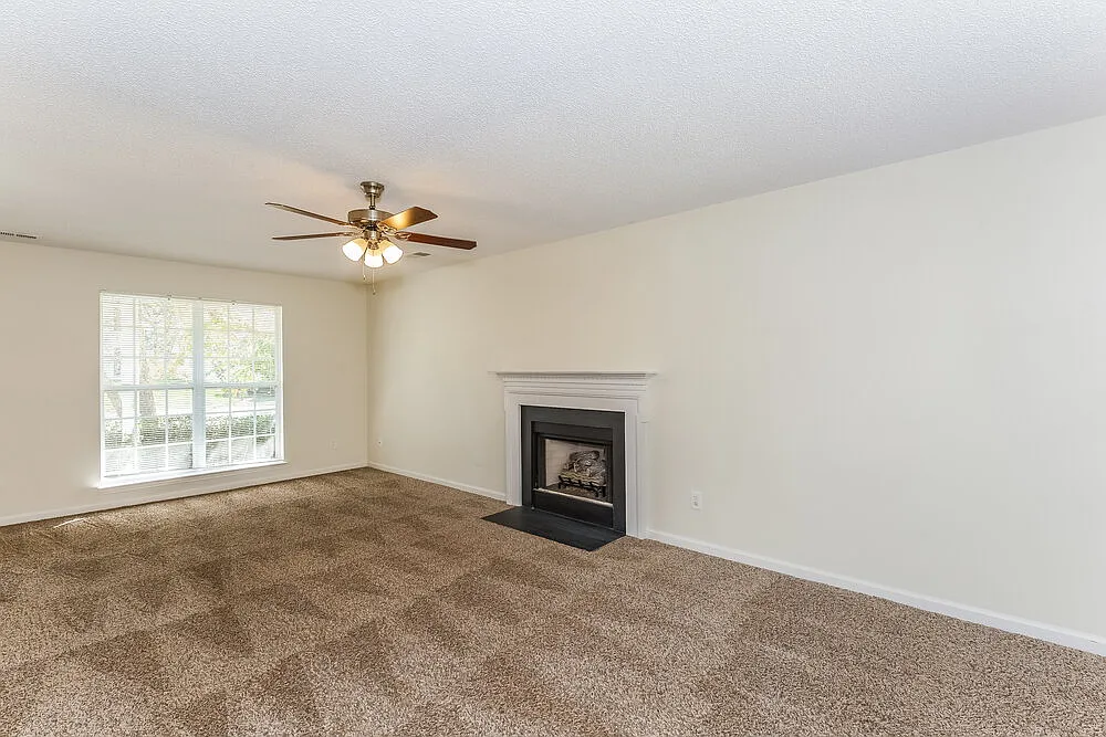 3 bed, 2.5 bath, 1536 sqft, $2,270 — Photo 2