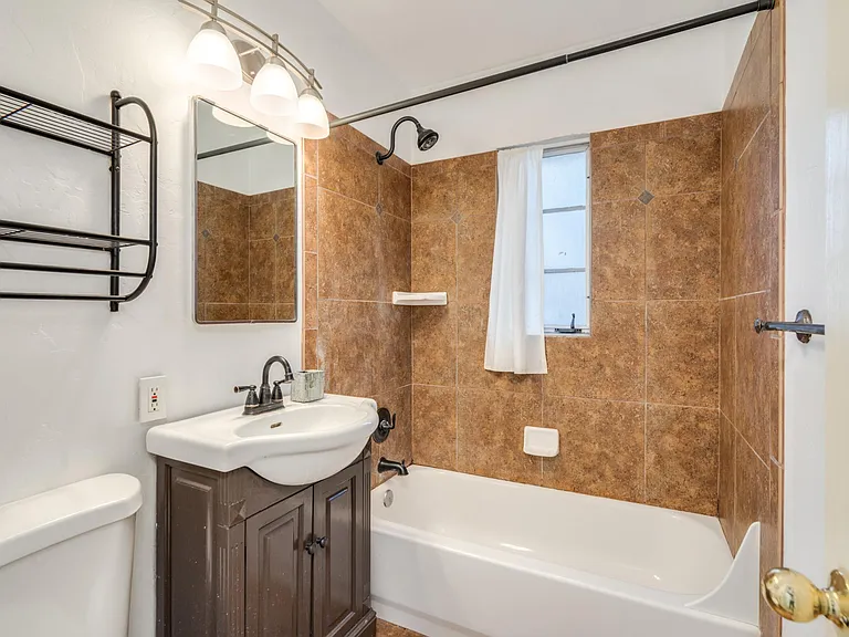 1120 E Waverly St — Photo 22