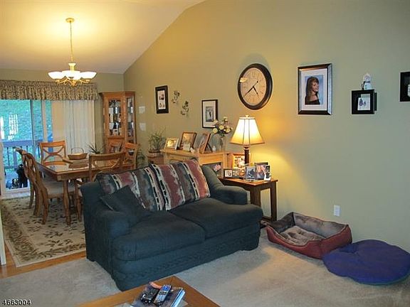 3rd image of 11 Fox Hollow Ct