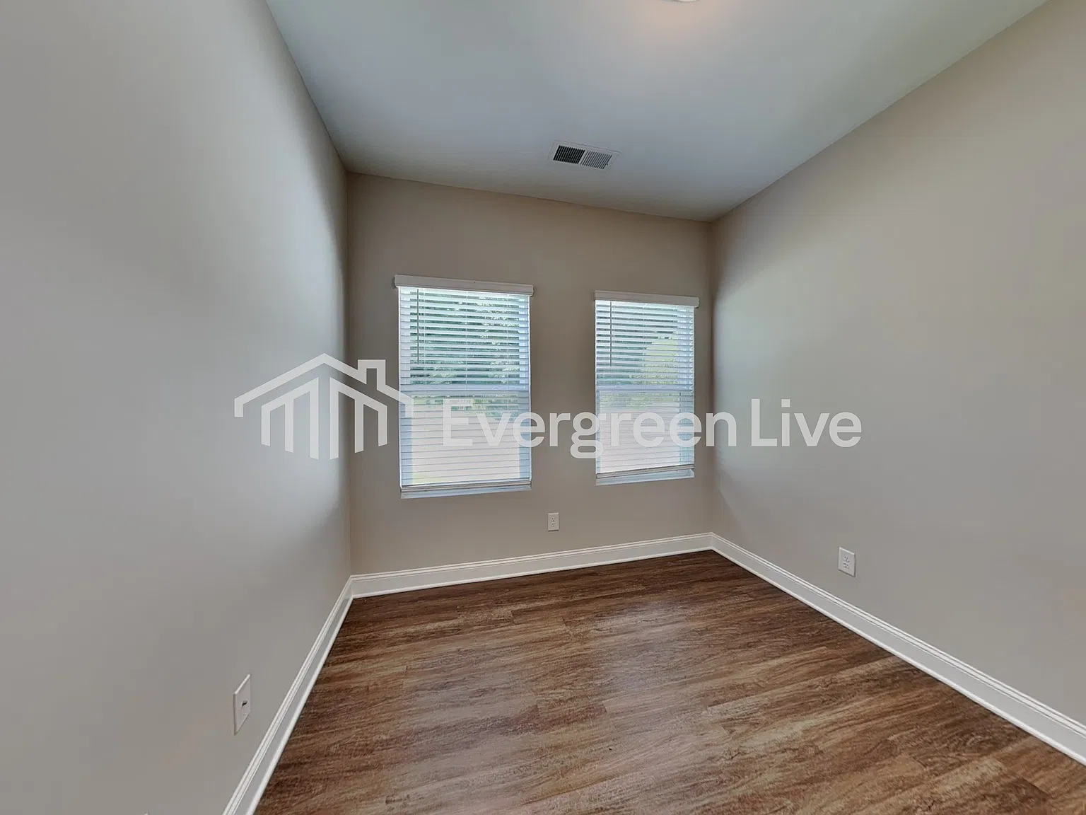 4 bed, 2.5 bath, 2433 sqft, $2,295 — Photo 3