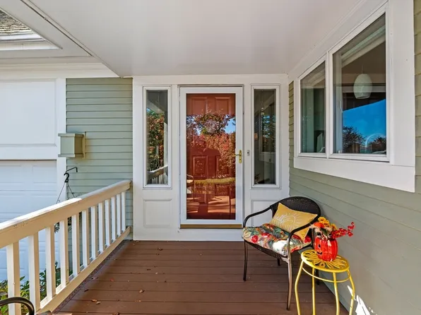 1 Court Ln, Ipswich, MA 01938
