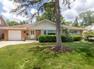 740 N Dee Rd, Park Ridge, IL 60068