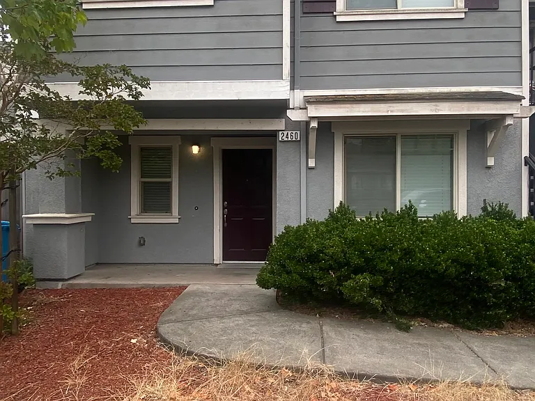 2460 Avignon Cir — Photo 1