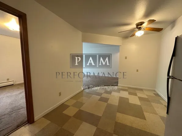 2869 S 6th St #4, Milwaukee, WI 53215